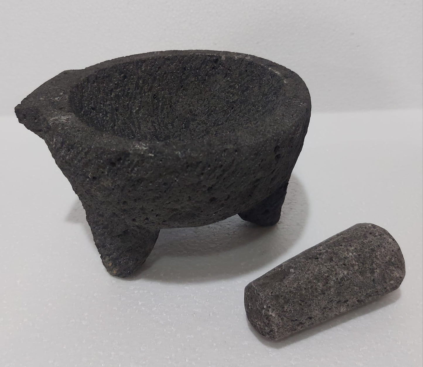 Molcajete de Piedra Volcánica 21 cm Diámetro